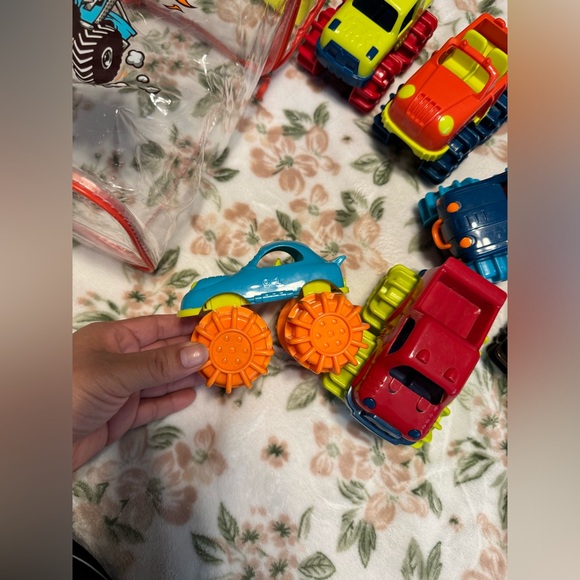 Mini Monster Trucks - Picture 3 of 3